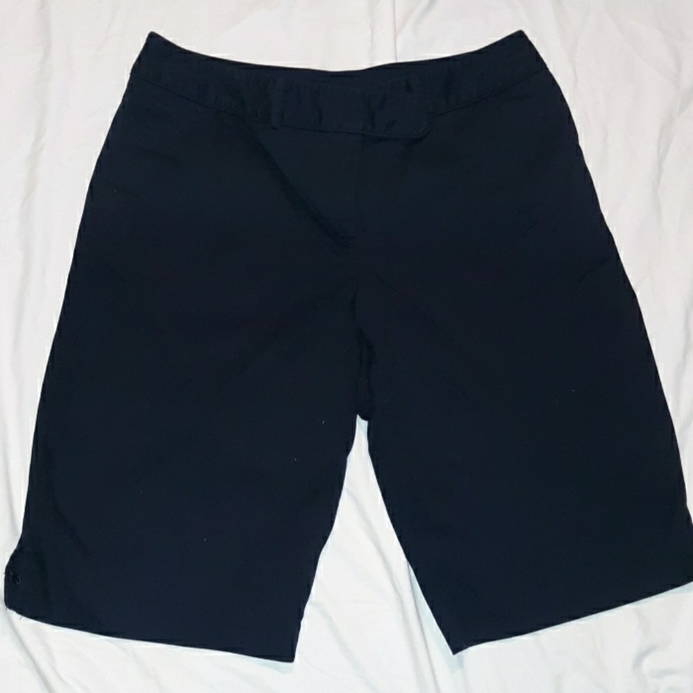 Womans 14 stretch black khaki like capris